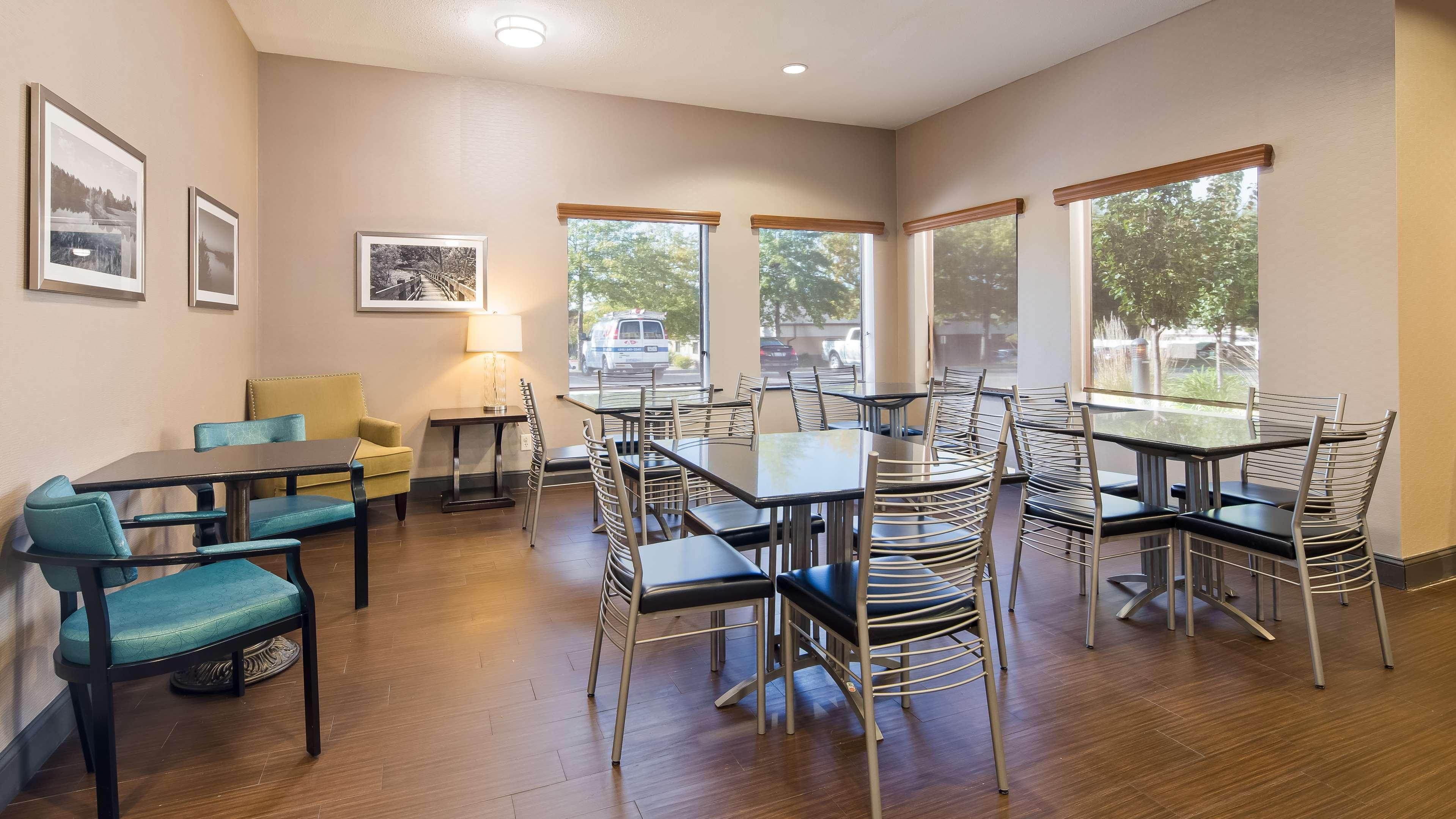 Best Western Plus Lee'S Summit Hotel & Suites Bagian luar foto